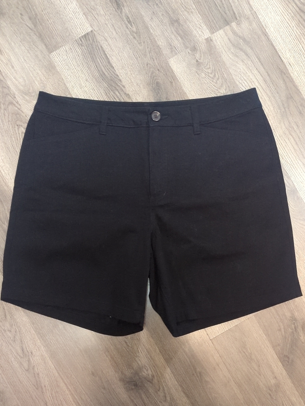 St. Johns Bay size 14 Black 7" Chino Shorts